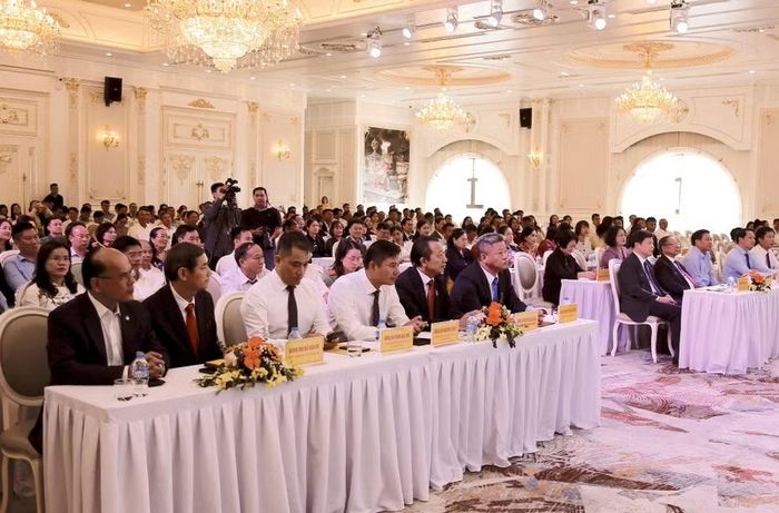 Các đại biểu dự hội nghị.