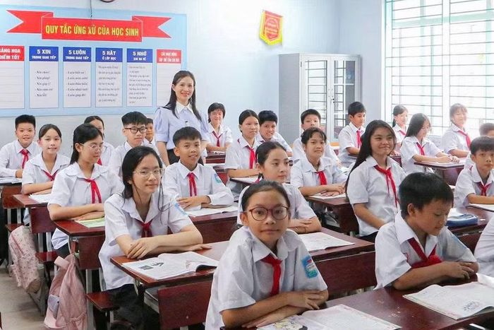 Cô trò Trường THCS Đại Đồng.