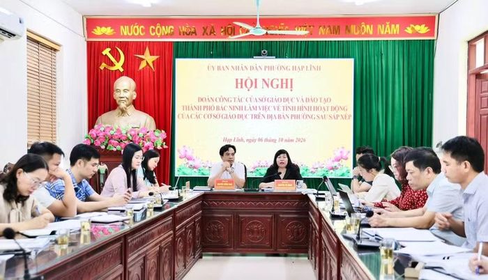 Quang cảnh buổi làm việc.