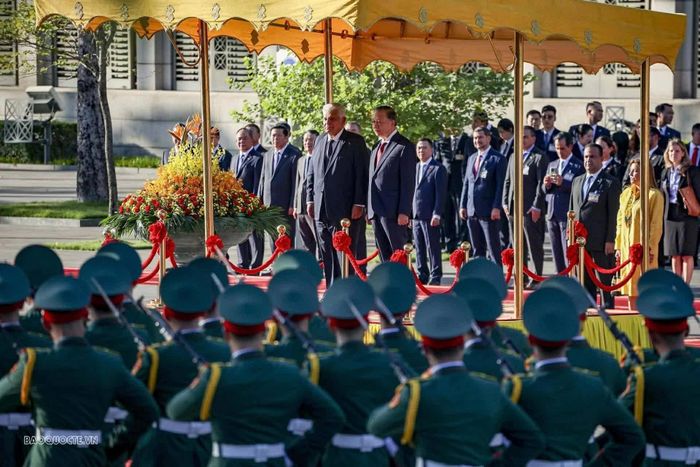 Lực lượng Quân đội Nhân dân Việt Nam diễu hành. (Ảnh: Nguyễn Hồng)