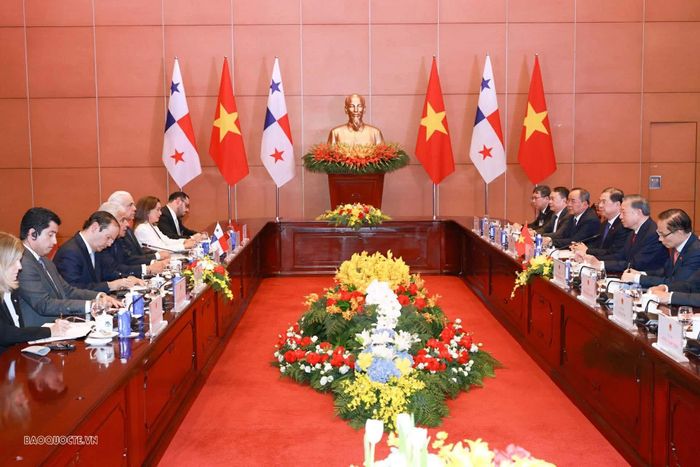 Sau lễ đón, hai nhà lãnh đạo tiến hành hội đàm. (Ảnh: Nguyễn Hồng)