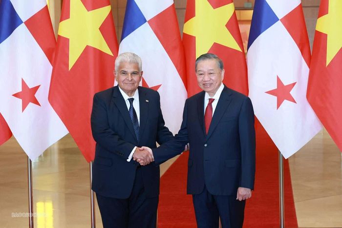 Đây là chuyến thăm chính thức đầu tiên của Tổng thống José Raúl Mulino tới Việt Nam và cũng là chuyến thăm cấp cao đầu tiên giữa Việt Nam và Panama sau gần 15 năm, kể từ chuyến thăm Việt Nam năm 2012 của Tổng thống Panama Ricardo Martinelli, và diễn ra chỉ một năm sau khi hai nước kỷ niệm 50 năm thiết lập quan hệ ngoại giao (1975-2025). (Ảnh: Nguyễn Hồng)