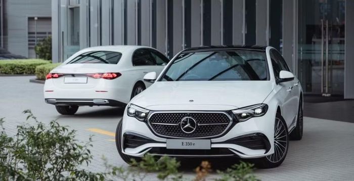 Phiên bản hybrid sạc ngoài E 350e - Ảnh: Mercedes-Benz