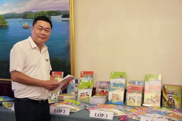 Từ thực tế này, ông Đông đặt câu hỏi về trách nhiệm quản lý khi thời lượng HĐTN trên thực tế bị đẩy từ 3 lên 5 tiết mỗi tuần: Ai chịu trách nhiệm về việc bố trí thêm thời lượng? Ai chịu trách nhiệm với khoản ngân sách chi trả cho giáo viên dạy tăng giờ? Và việc quản lý, rà soát thời khóa biểu tại các trường được thực hiện như thế nào?. Ảnh: Nhân vật cung cấp