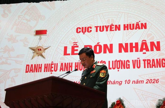 Trung tướng Nguyễn Văn Đức, Cục trưởng Tuyên huấn phát biểu.