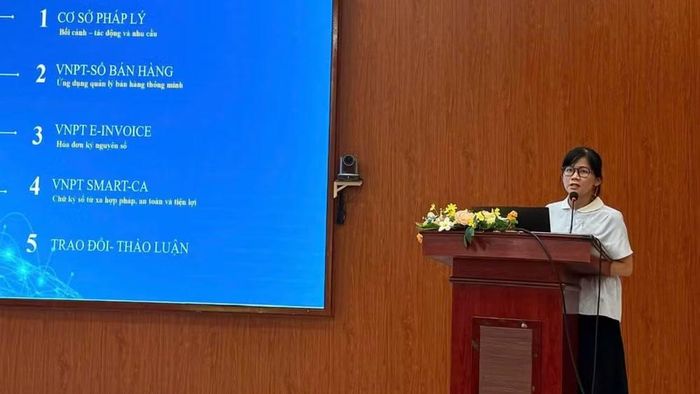 UBND xã Tiên Phước tổ chức Hội nghị tập huấn, triển khai hỗ trợ cửa hàng, hộ kinh doanh bán buôn, bán lẻ, HTX, chủ thể OCOP chuyển đổi số trên địa bàn xã năm 2026 - Ảnh: BKHCN.