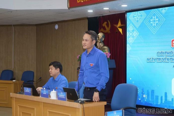 Không gian triển lãm cũng giới thiệu các sản phẩm khởi nghiệp, sáng tạo, ứng dụng chuyển đổi số, sản phẩm thủ công và sản phẩm văn hóa đặc trưng. Ảnh: Thu Nguyễn