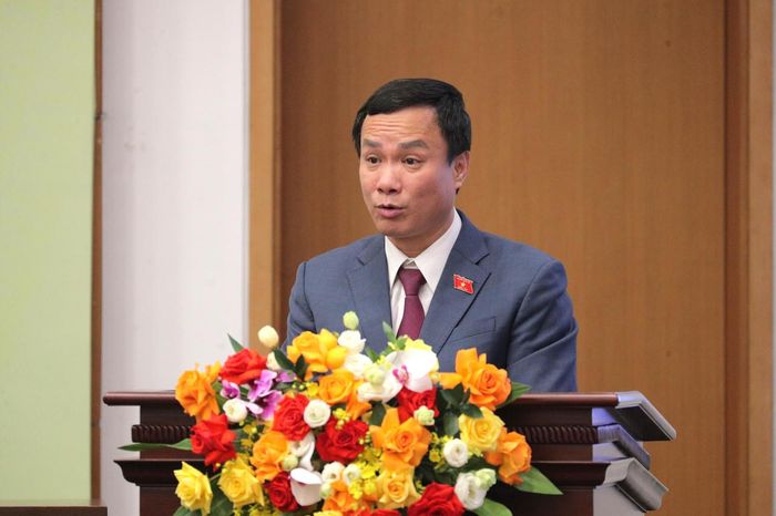 Phó Chủ nhiệm Ủy ban Văn hóa và Xã hội Triệu Thế Hùng phát biểu khai mạc. (Ảnh: Hồ Long)