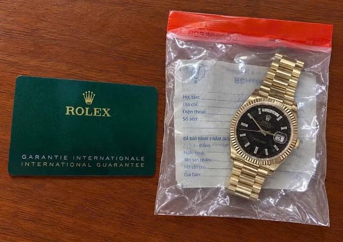 Chiếc đồng hồ Rolex được thu hồi. Ảnh: Công an Đắk Lắk.