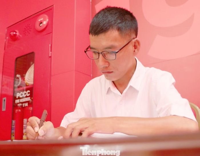 Ở tuổi 30, Hoàng Kim Vị quay trở lại học nghề tại Trường Cao đẳng nghề Việt Đức (Nghệ An).