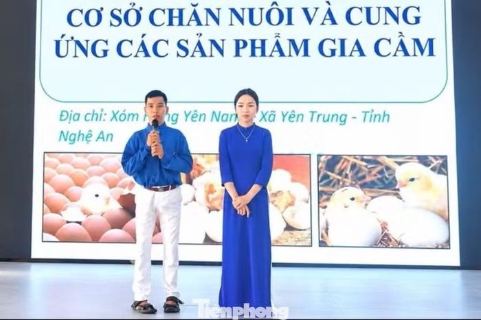 Hoàng Kim Vị thuyết trình về dự án cơ sở chăn nuôi và cung ứng các sản phẩm gia cầm tại cuộc thi khởi nghiệp do Tỉnh Đoàn Nghệ An tổ chức.
