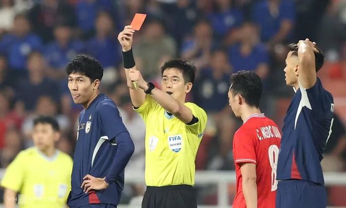 Weerathep dính thẻ đỏ ở chung kết ASEAN Cup 2024