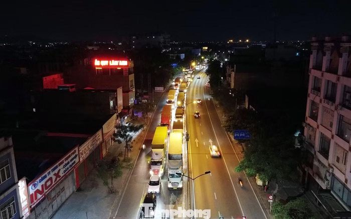Trục đường Nguyễn Văn Linh - Nguyễn Bỉnh Khiêm dài khoảng 10 km, xuyên tâm thành phố, nối nút giao quốc lộ 5 - Hồng Bàng với nút giao Nguyễn Bỉnh Khiêm - Lê Thánh Tông - Cảng chùa Vẽ. Tuyến đường này nhiều năm nay là đường huyết mạch vận tải hàng hóa, container xuống hệ thống cảng Hải Phòng và thường xuyên xảy ra ùn tắc, tai nạn.