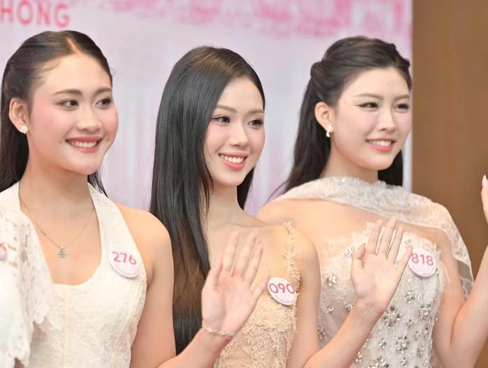 Cận nhan sắc của các cô gái trước đêm Chung khảo toàn quốc. 53 thí sinh đã trải qua gần hai tháng tại nhà chung với lịch trình đào tạo và hoạt động dày đặc.