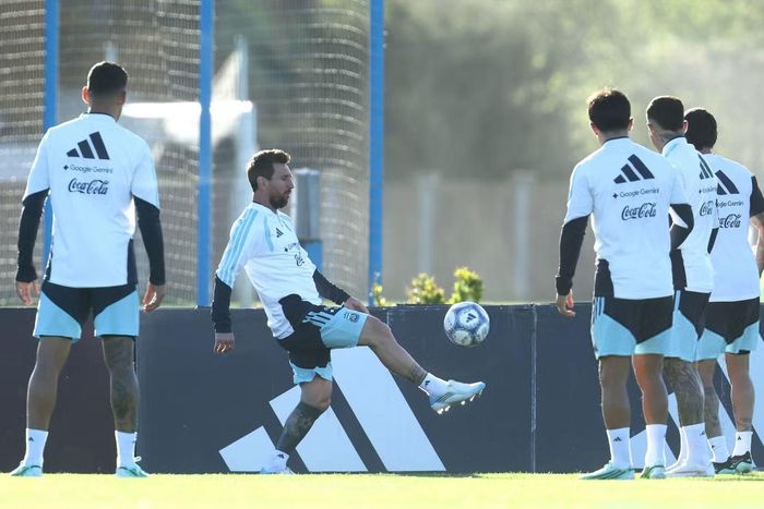 Buổi tập cuối cùng của Messi cùng Argentina.
