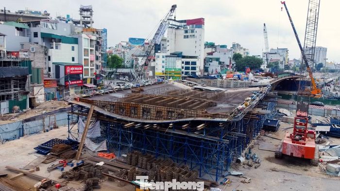 Sau nhiều tháng thi công, diện mạo cầu vượt đang dần lộ rõ khi khối lượng thực hiện đạt khoảng 40%