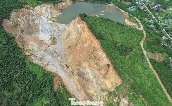 Mỏ đất Tượng Sơn. Ảnh: Hoàng Phúc.
