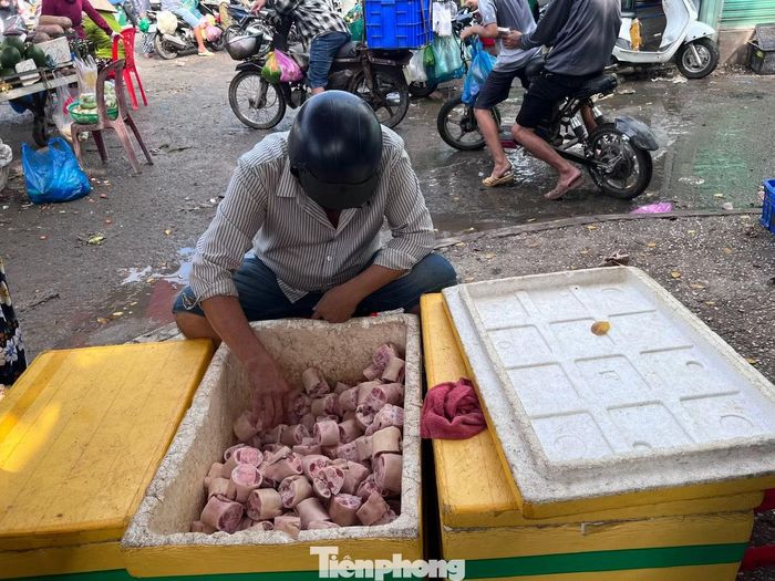 Thịt heo đông lạnh nhập khẩu bán ở nhiều chợ, người mua hầu như không ai quan tâm, hỏi về nguồn gốc xuất xứ