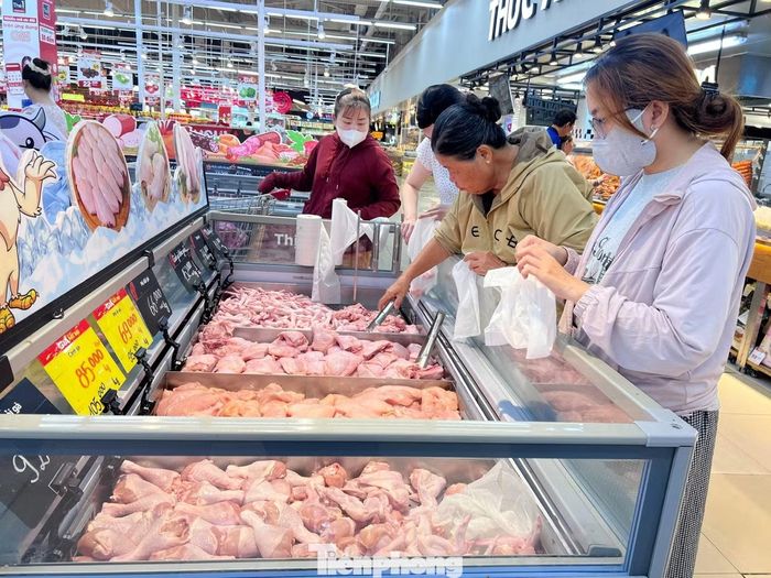 Thịt gà, thịt heo trong nước đang có giá cao hơn hàng nhập khẩu