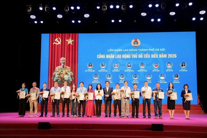 Hội nghị vinh danh 30 Doanh nghiệp vì người lao động và 30 công nhân lao động thủ đô tiêu biểu năm 2026.