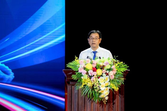 Chủ tịch LĐLĐ thành phố Hà Nội Nguyễn Văn Thắng phát biểu tại chương trình.