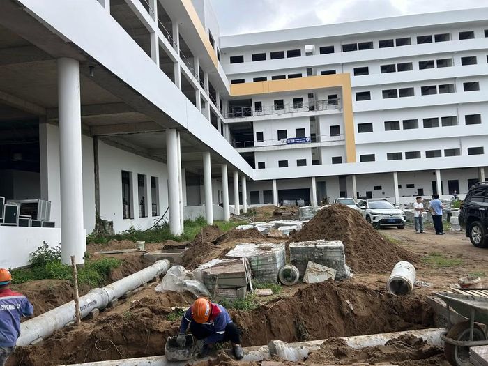 Dự án B﻿ệnh viện Ung bướu Cần Thơ 500 giường trên đường Nguyễn Văn Cừ nối dài đang thi công.