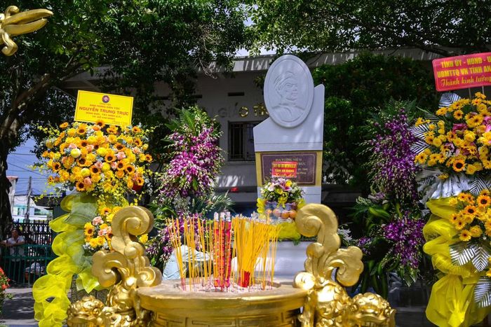 Sau lễ tưởng niệm, đoàn đại biểu đến dâng hương tại Đền tưởng niệm các Anh hùng liệt sĩ và Người có công tỉnh An Giang. Cùng ngày, UBND tỉnh An Giang tổ chức lễ thắp hương tại Bia ghi dấu địa điểm Anh hùng dân tộc Nguyễn Trung Trực bị thực dân Pháp hành hình năm 1868.