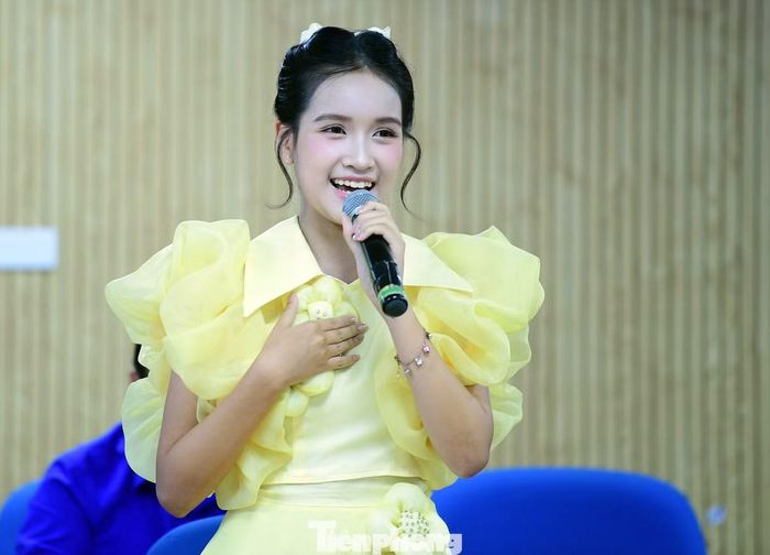 Nghệ sĩ "nhí" Đặng Kim Thiên Kim sẽ tham gia biểu diễn tại Đại nhạc hội Thanh niên, chia sẻ tại chương trình. Ảnh: Xuân Tùng