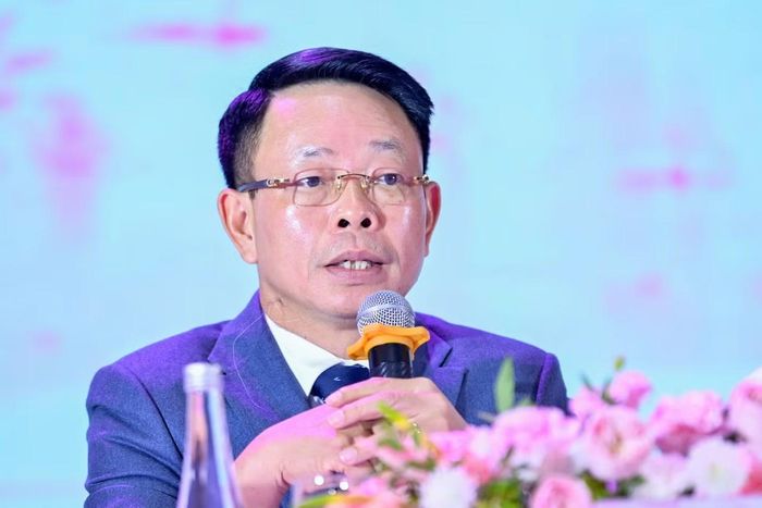  Ban tổ chức chia sẻ về hành trình cống hiến của thí sinh. Ảnh: Dương Triều. 