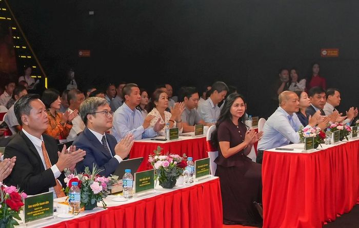 Các đại biểu tham dự chương trình “Gian hàng số - nâng tầm thương nhân Thủ đô”.