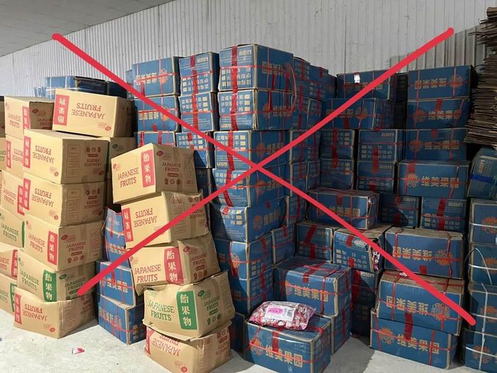 Các sản phẩm được “phù phép” thành bánh kẹo nhập khẩu.