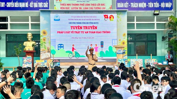 CSGT TP.HCM lan tỏa ý thức giao thông trong môi trường học đường.