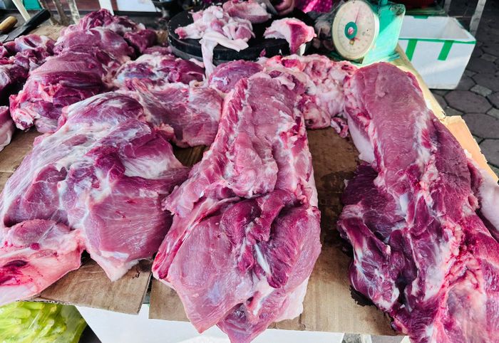 Giá nhập khẩu bình quân thịt lợn chỉ khoảng 45.000 đồng/kg. Ảnh: T.A