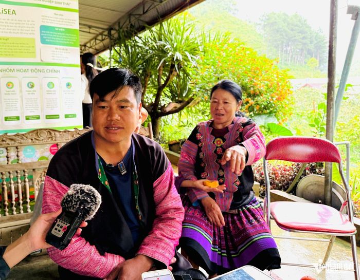 Anh Tráng A Cau, Bí thư Chi bộ kiêm Trưởng bản Hua Tạt đánh giá cao mô hình của Hợp tác xã Nông nghiệp A Cao. Ảnh: Bình Minh