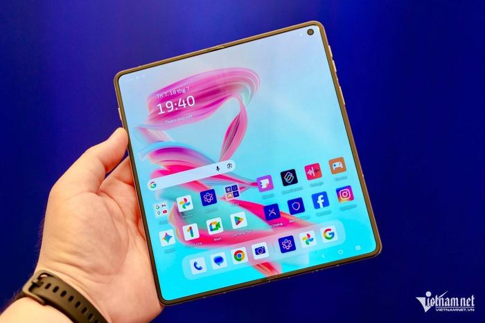 Motorola Razr Fold 5G. Ảnh: Anh Tú