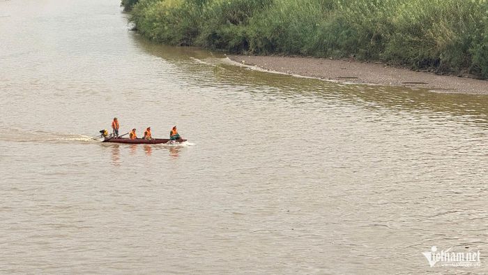 Khu vực kiểm lâm viên T. trượt chân và mất tích trên sông Hồng. Ảnh: Trọng Bảo