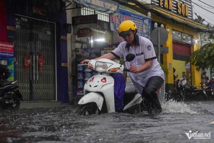 Mưa lớn có thể gây ngập úng ở TPHCM. Ảnh: Tuấn Hùng
