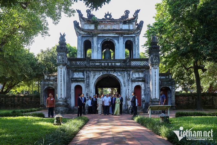 Tổng thống Panama và phu nhân thăm Văn Miếu - Quốc Tử Giám
