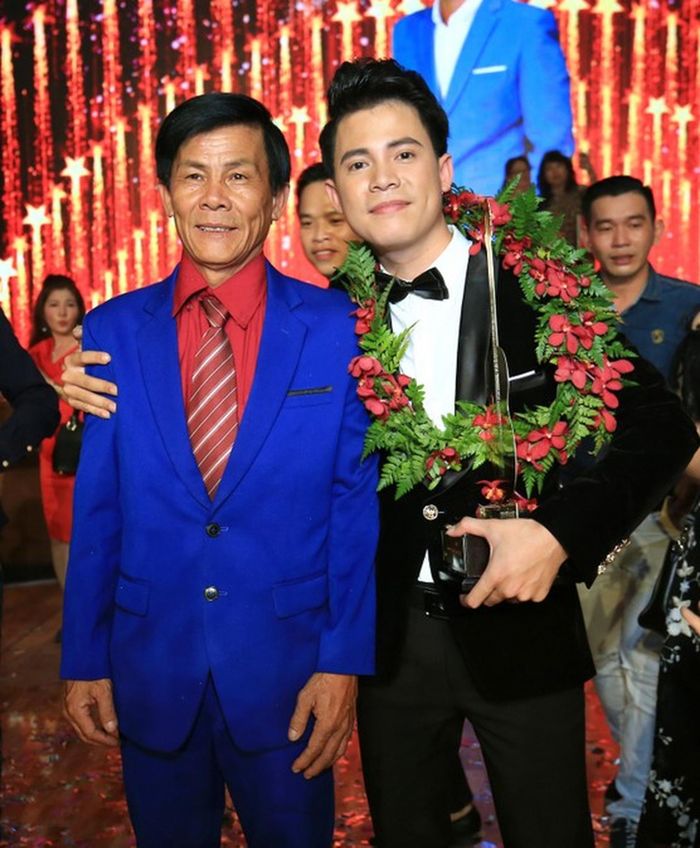 Mạnh Nguyên và cha mình – “nghệ sĩ đường phố” Mạnh Thường