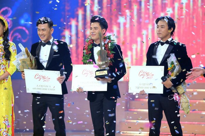 Đêm đăng quang Solo Cùng Bolero 12/2/2018. Mạnh Nguyên (chính giữa) đạt giải cao nhất trong cuộc thi