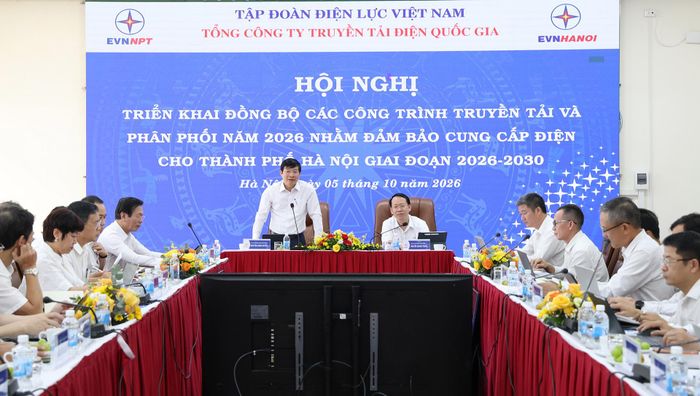 Chủ tịch HĐTV EVNHANOI Nguyễn Danh Duyên phát biểu tại buổi làm việc