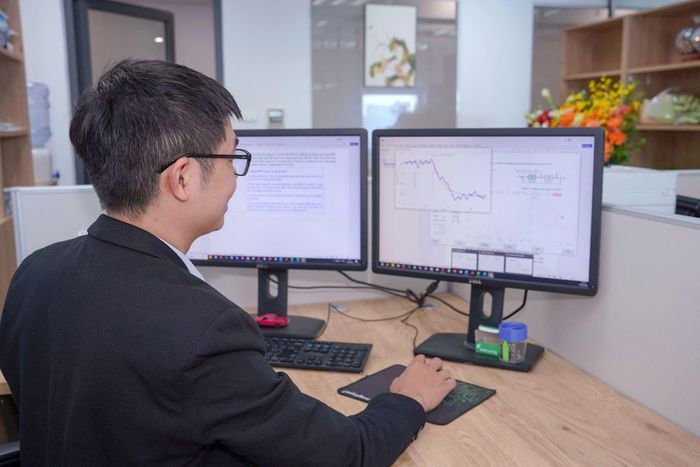 TS. Nguyễn Tiến Sáng nghiên cứu SmartPID Tuner – sản phẩm mang dấu ấn khát vọng làm chủ công nghệ của kỹ sư EVNGENCO1