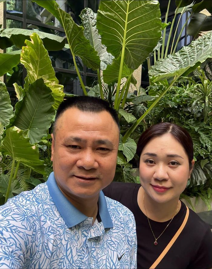 NSND Tự Long quấn quýt vợ giảng viên.