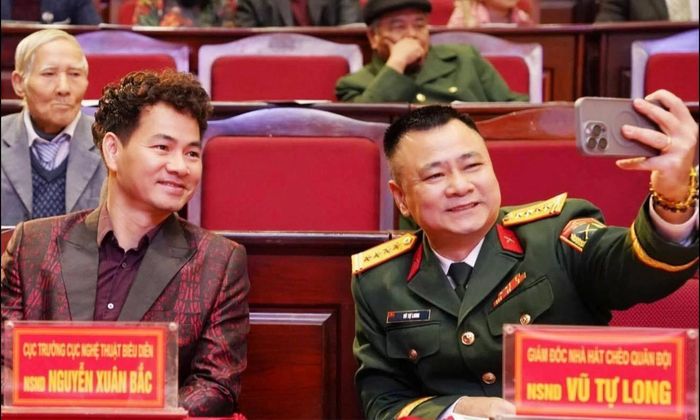 NSND Xuân Bắc và NSND Tự Long.