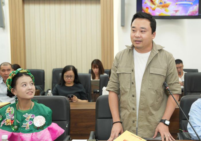 Nhạc sĩ Nguyễn Hữu Vượng và diễn viên Ali Thục Phương tại họp báo.