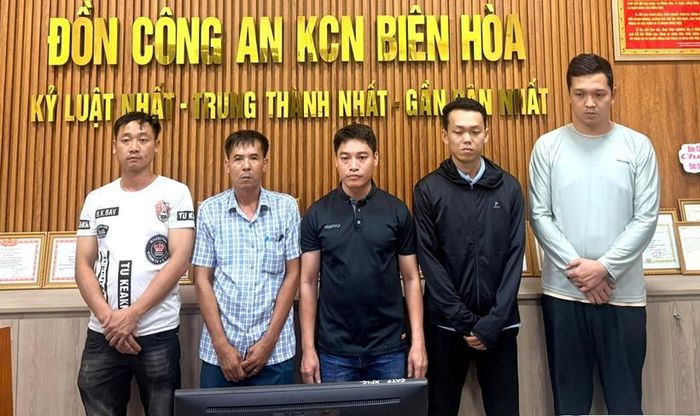  Nhóm 5 đối tượng liên quan vụ trộm 3 tấn hạt nhựa. (Ảnh:CA)