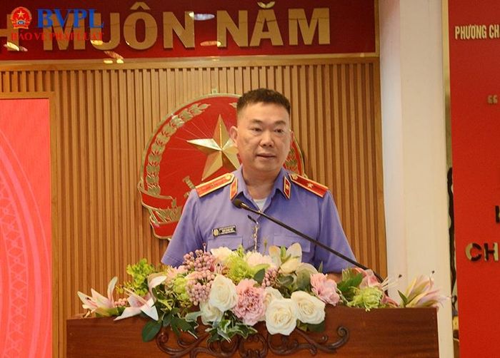  Đồng chí Ngô Phạm Việt, Phó Viện trưởng VKSND thành phố phát biểu khai mạc hội nghị.