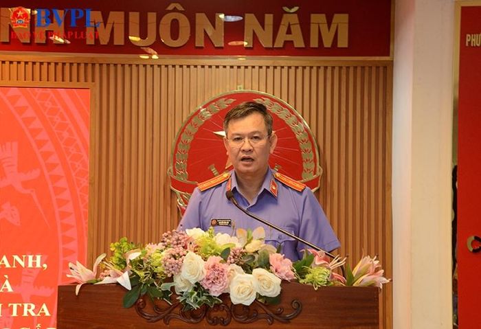  Đại diện Phòng 3, VKSND TP Hồ Chí Minh trình bày tham luận.