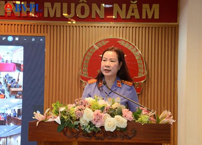  Đại diện Phòng 2, VKSND TP Hồ Chí Minh trình bày tham luận.