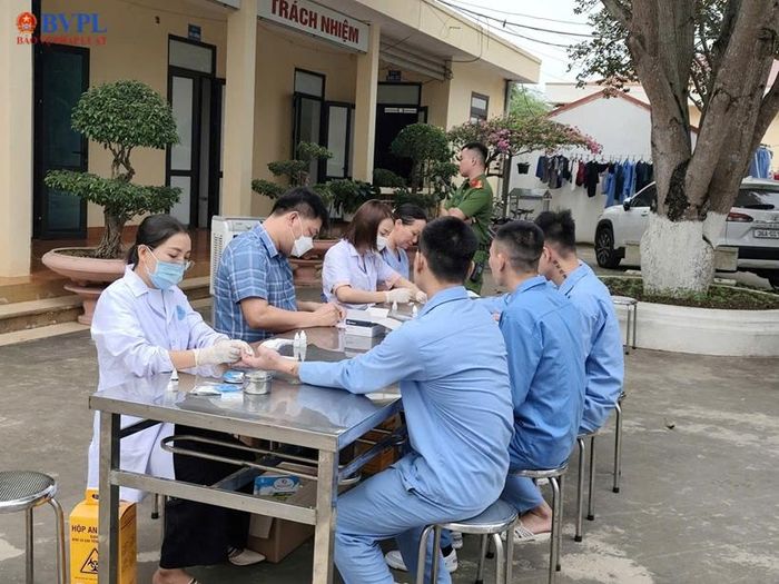  Khám sức khoẻ định kỳ cho học viên.